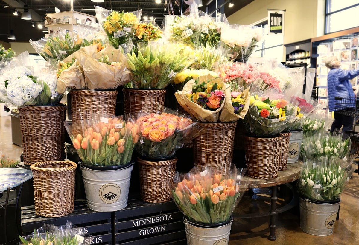 Floral_Willow-Basket-Display-3